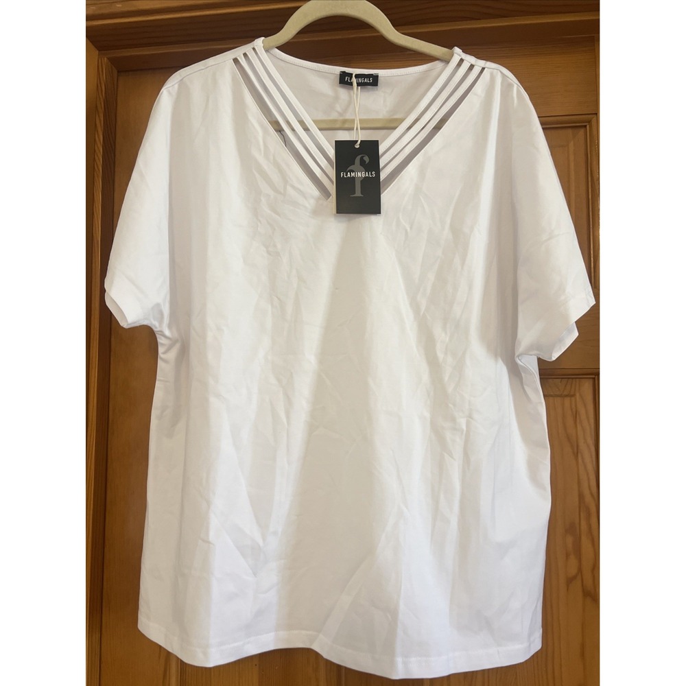 Flamingals Women's Short Sleeve White Top Sz 3XL Strings Collar